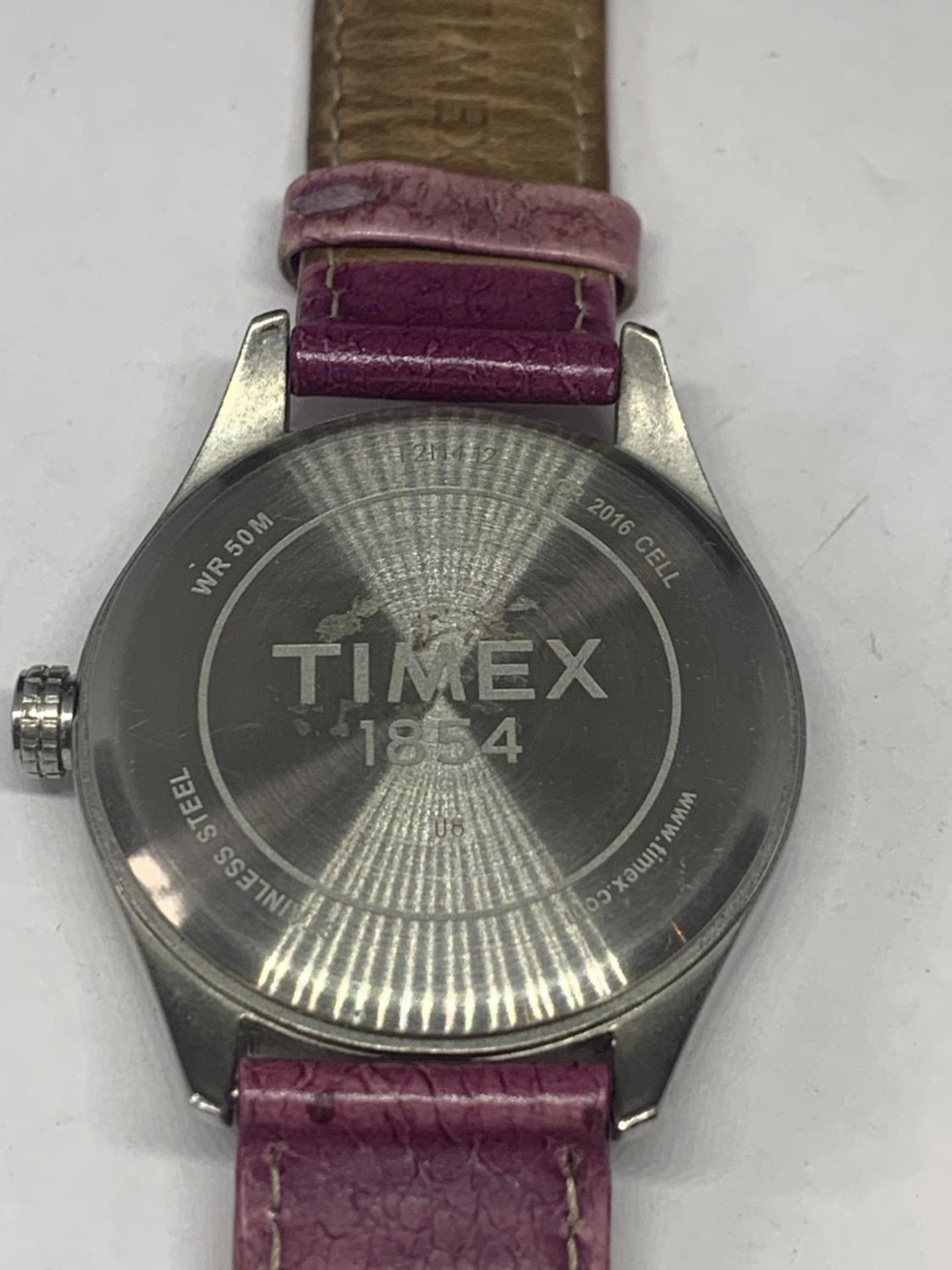 A TIMEX CALENDAR WRISTWATCH IN WORKING ORDER - Image 3 of 3