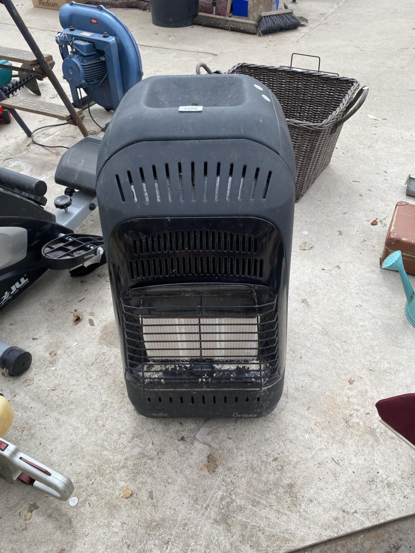 A GAS HEATER BELIEVED IN WORKING ORDER BUT NO WARRANTY