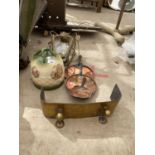 AN ASSORTMENT OF ITEMS TO INCLUDE COOPER PANS, A BRASS FIRE FRONT AND A LIGHT FITTING ETC
