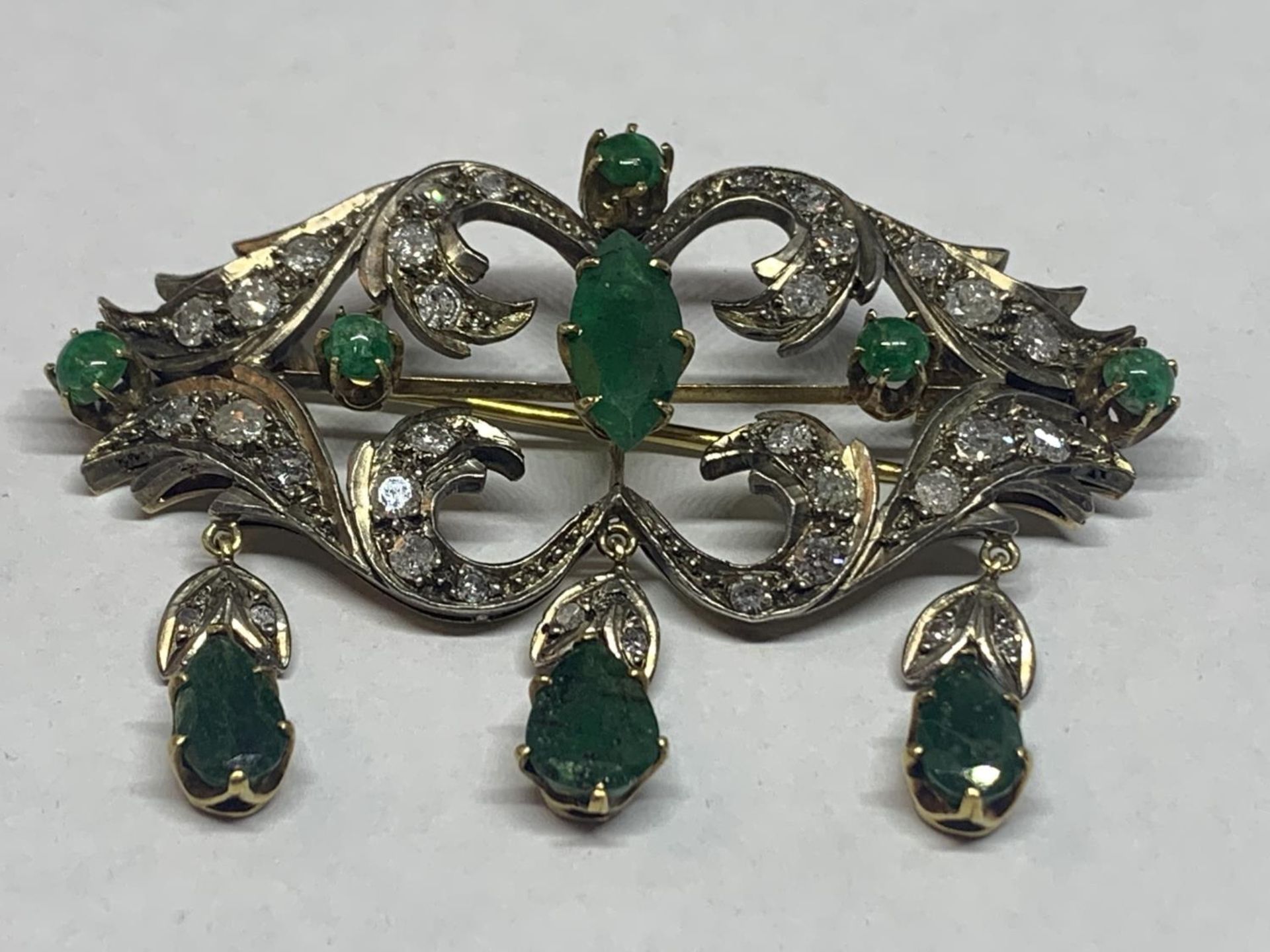 A VICTORIAN 18 CARAT GOLD BROOCH WITH NINE EMERALDS AND TWENTY SIX DIAMONDS (CUMULATIVE BELIEVED 2.3 - Image 3 of 5