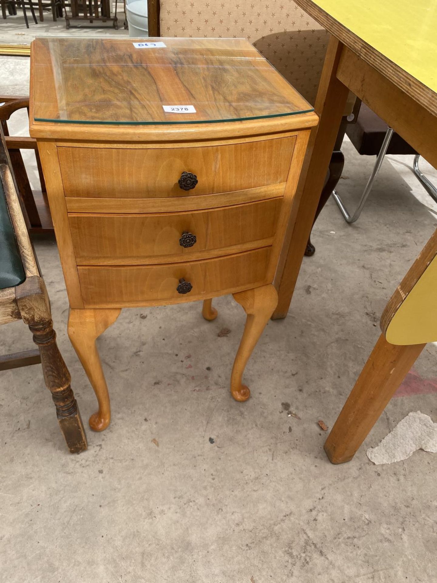 A MID 20TH CENTURY SATINWOOD BEDSIDE THREE DRAWER CHEST ON CABRIOLE LEGS W:14"