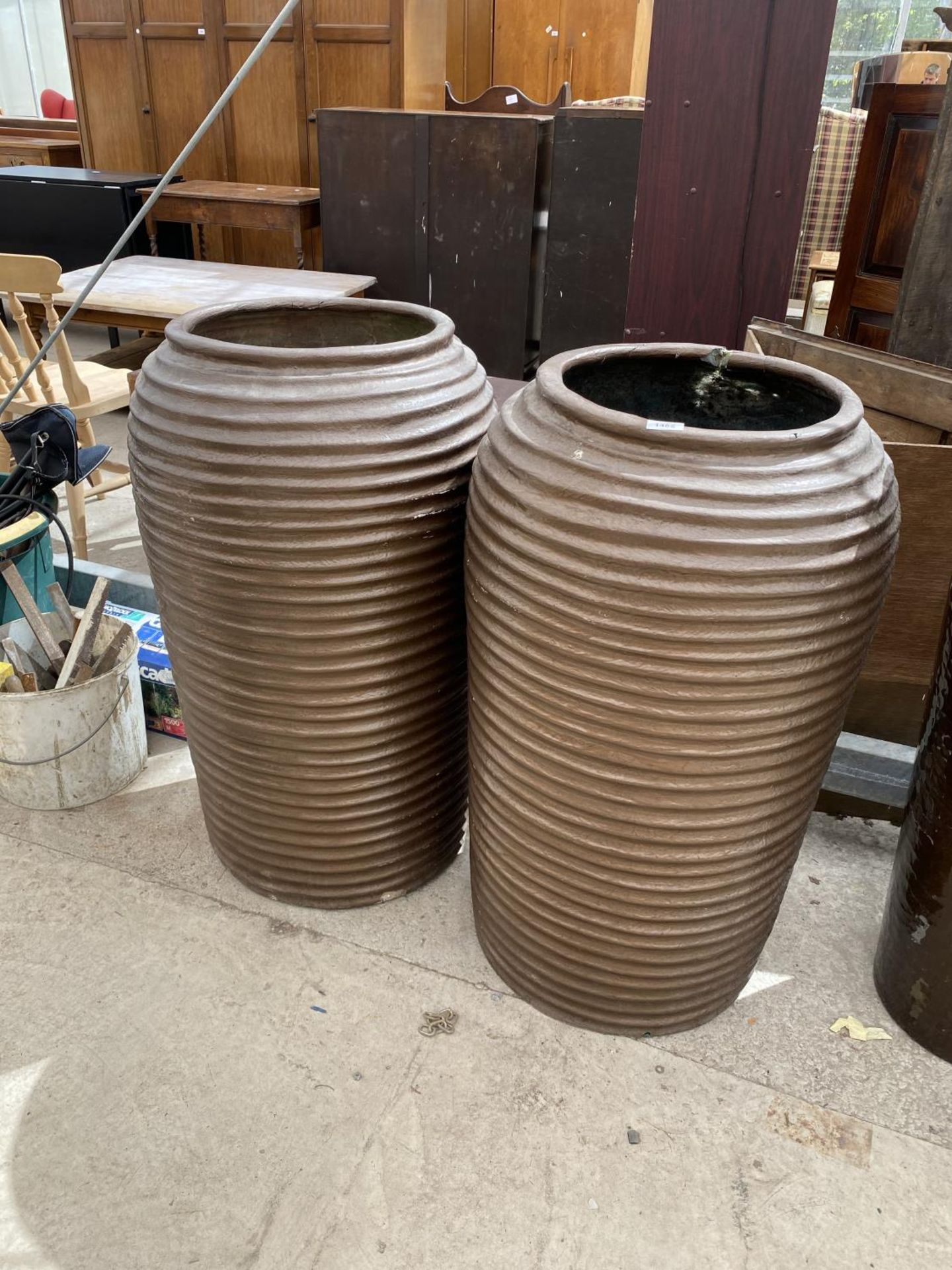 A PAIR OF DECORATIVE BROWN FIBRE GLASS BEE HIVE STYLE PLANTERS (H:90CM)