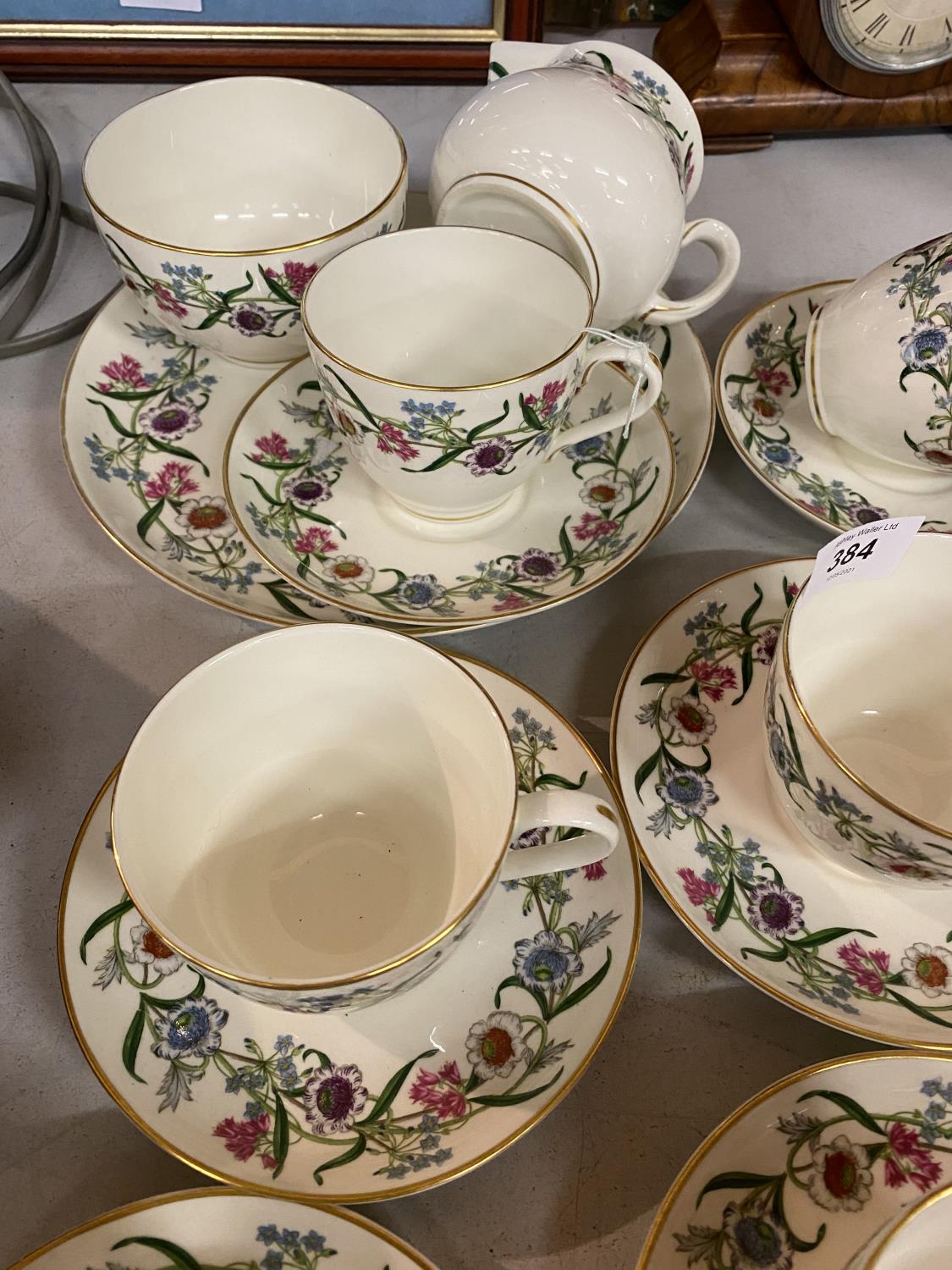 A ROYAL WORCESTER TEA SET OF SIX CUPS/SAUCERS INCLUDING A CREAM JUG,SUGAR BOWL AND SERVING PLATE - Image 3 of 3