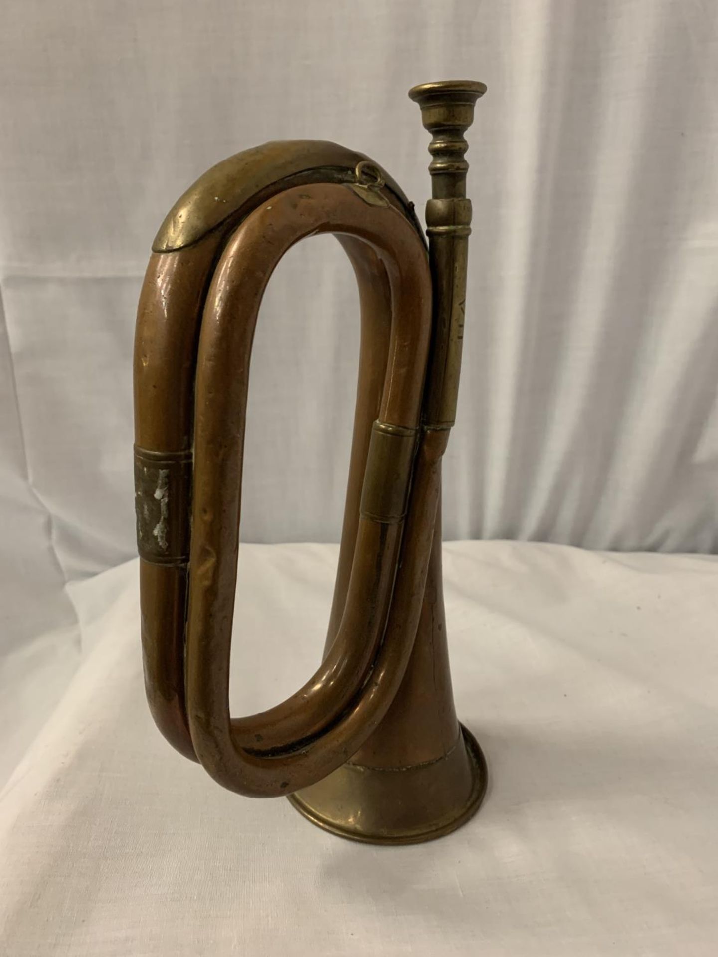 A VINTAGE BRASS BUGLE - Image 2 of 3