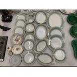 A SELECTION OF ROYAL DOULTON DINNERWARE AND OTHER SMALL DECORATIVE TRINKET TRAYS