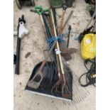 A QUANTITY OF GARDEN TOOLS TO INCLUDE FORKS, RAKES AND SHEARS ETC