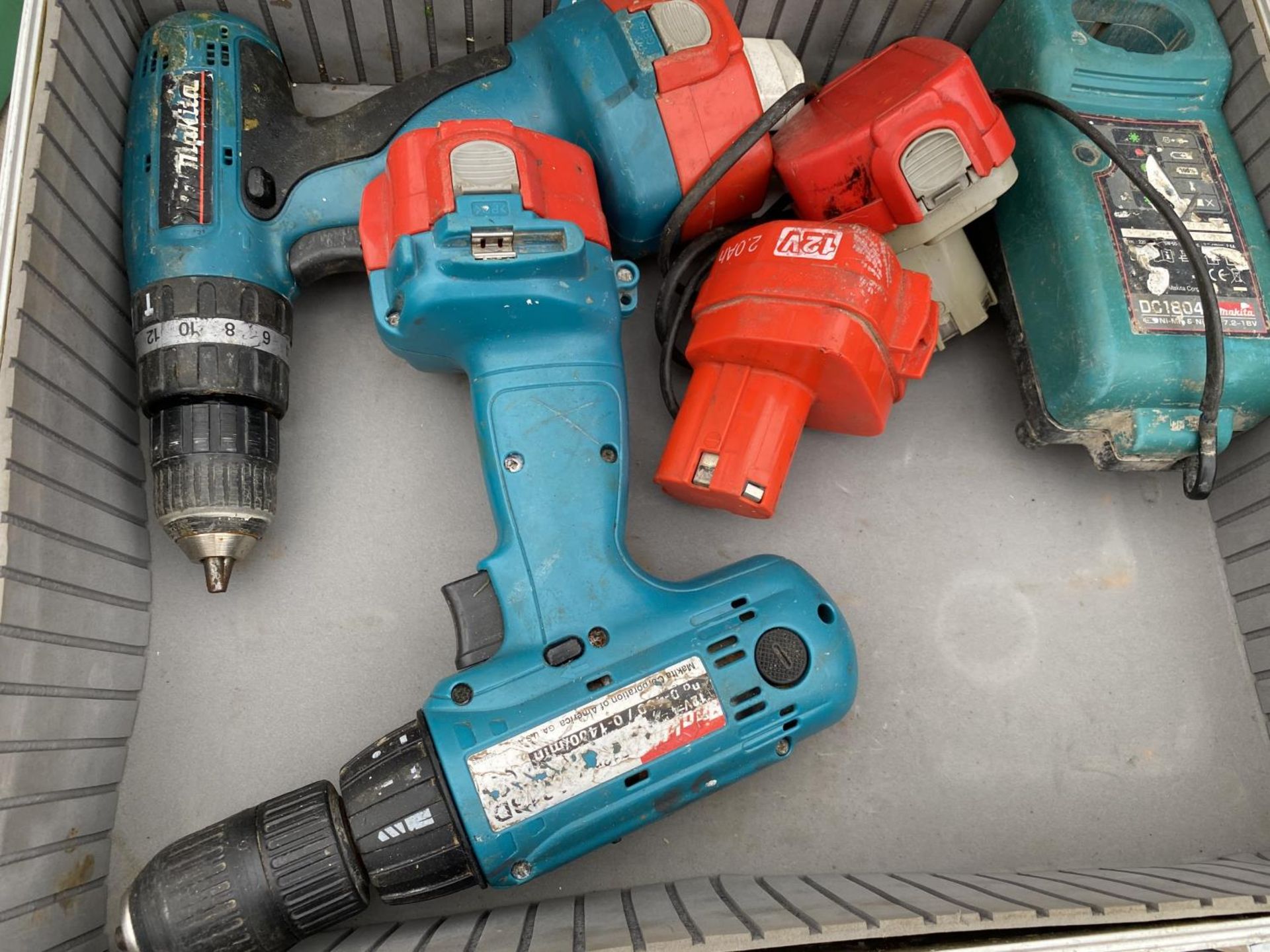 A PAIR OF 12V MAKITA WITH CHARGER AND TWO SPARE BATTERIES - Image 2 of 3