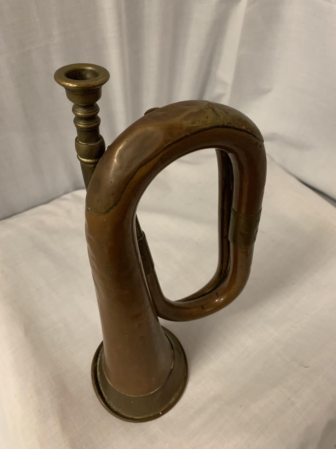 A VINTAGE BRASS BUGLE - Image 3 of 3