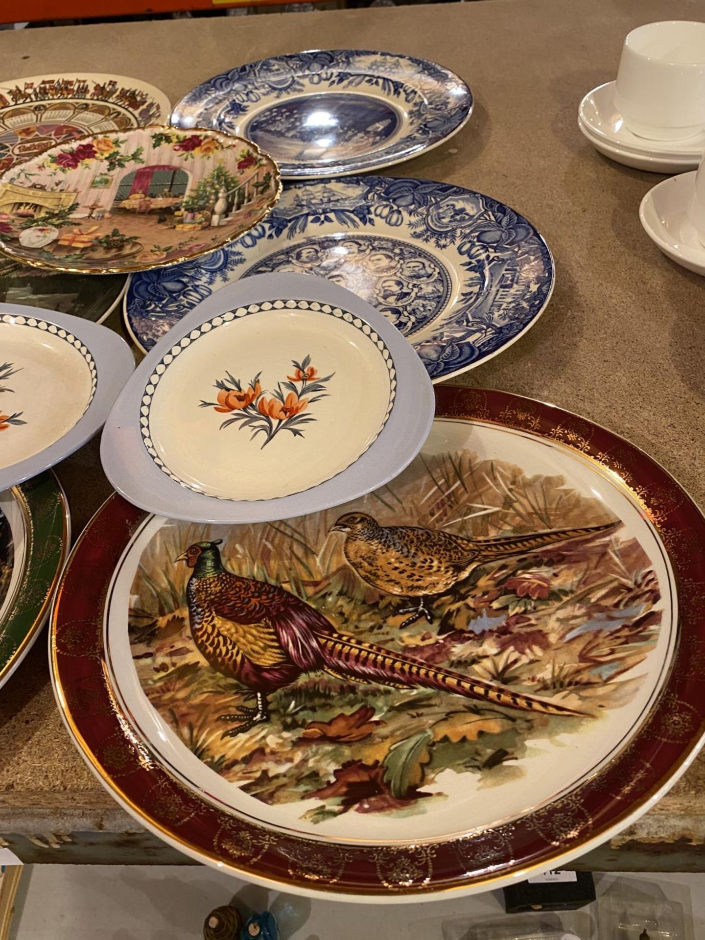 AN ASSORTMENT OF COLLECTORS PLATES - Image 3 of 3