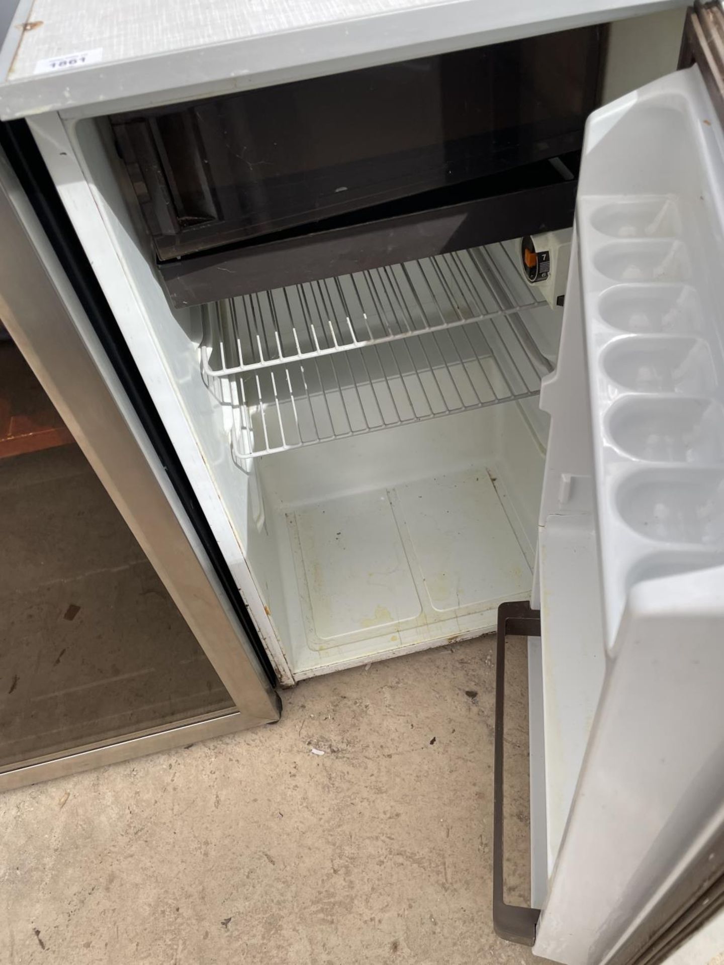 A WHITE SIERA UNDER COUNTER FRIDGE BELIEVED IN WORKING ORDER BUT NO WARRANTY - Image 2 of 2