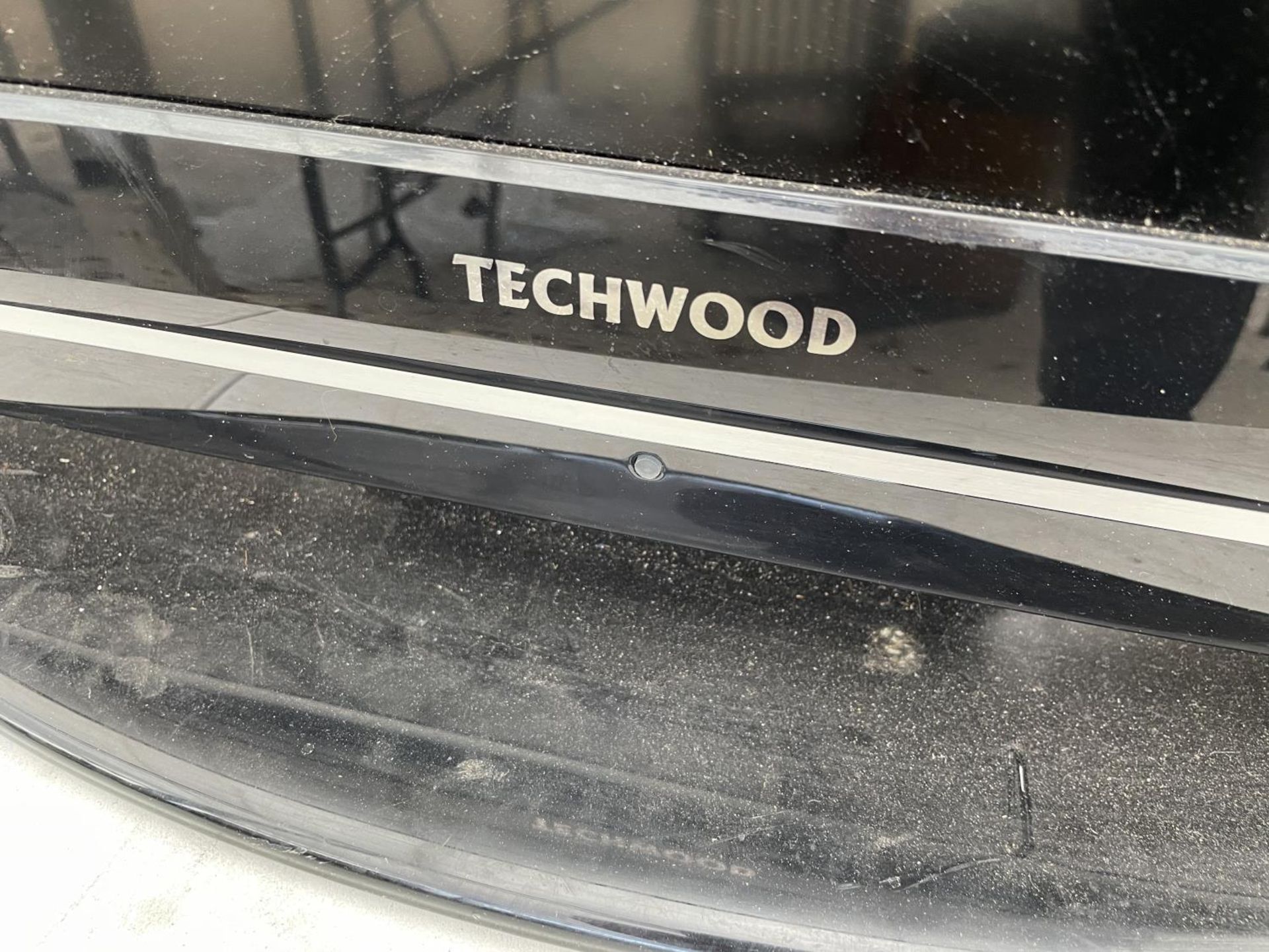 A 32" TECHWOOD TELEVISION - Image 2 of 3