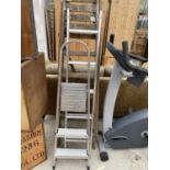 A TWO RUNG ALLUMINIUM STEP LADDER, AN EXTENDABLE LADDER AND A VINTAGE 5 RUNG WOODEN STEP LADDER