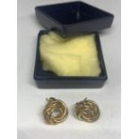 A PAIR OF 9 CARAT GOLD EARRINGS WITH A PRESENTATION BOX