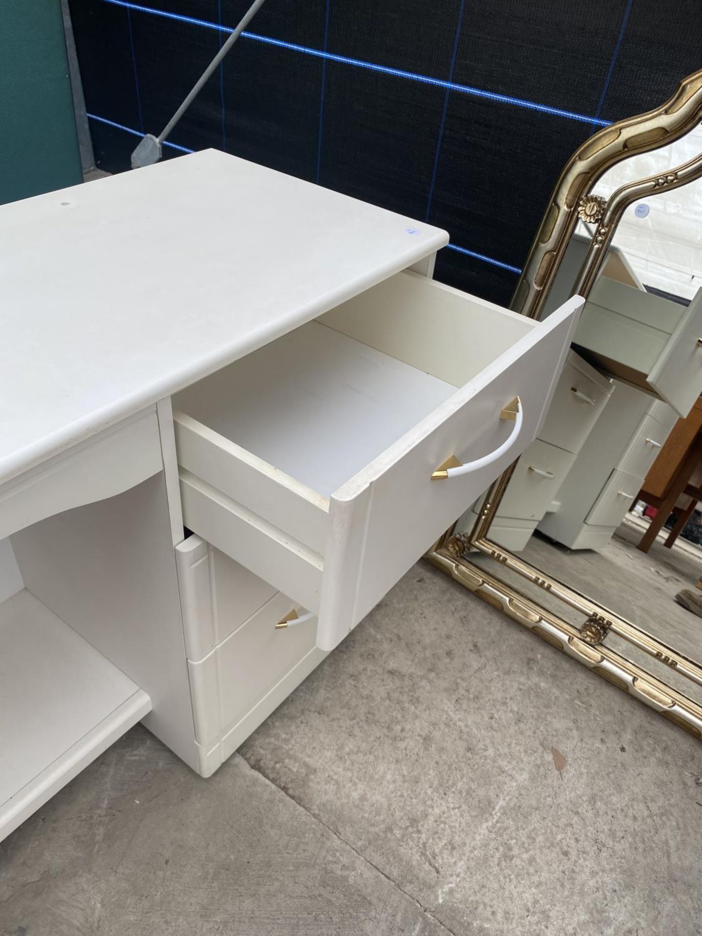 A MODERN WHITE DOUBLE PEDESTAL DRESSING TABLE - Image 3 of 3