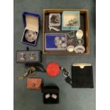 A SELECTION OF MAINLY JEWELLERY ITEMS, INCLUDING CUFF LINKS, BRACELETS, BROOCHES, AND A SMALL