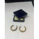A PAIR OF 9 CARAT GOLD EARRINGS WITH A PRESENTATION BOX