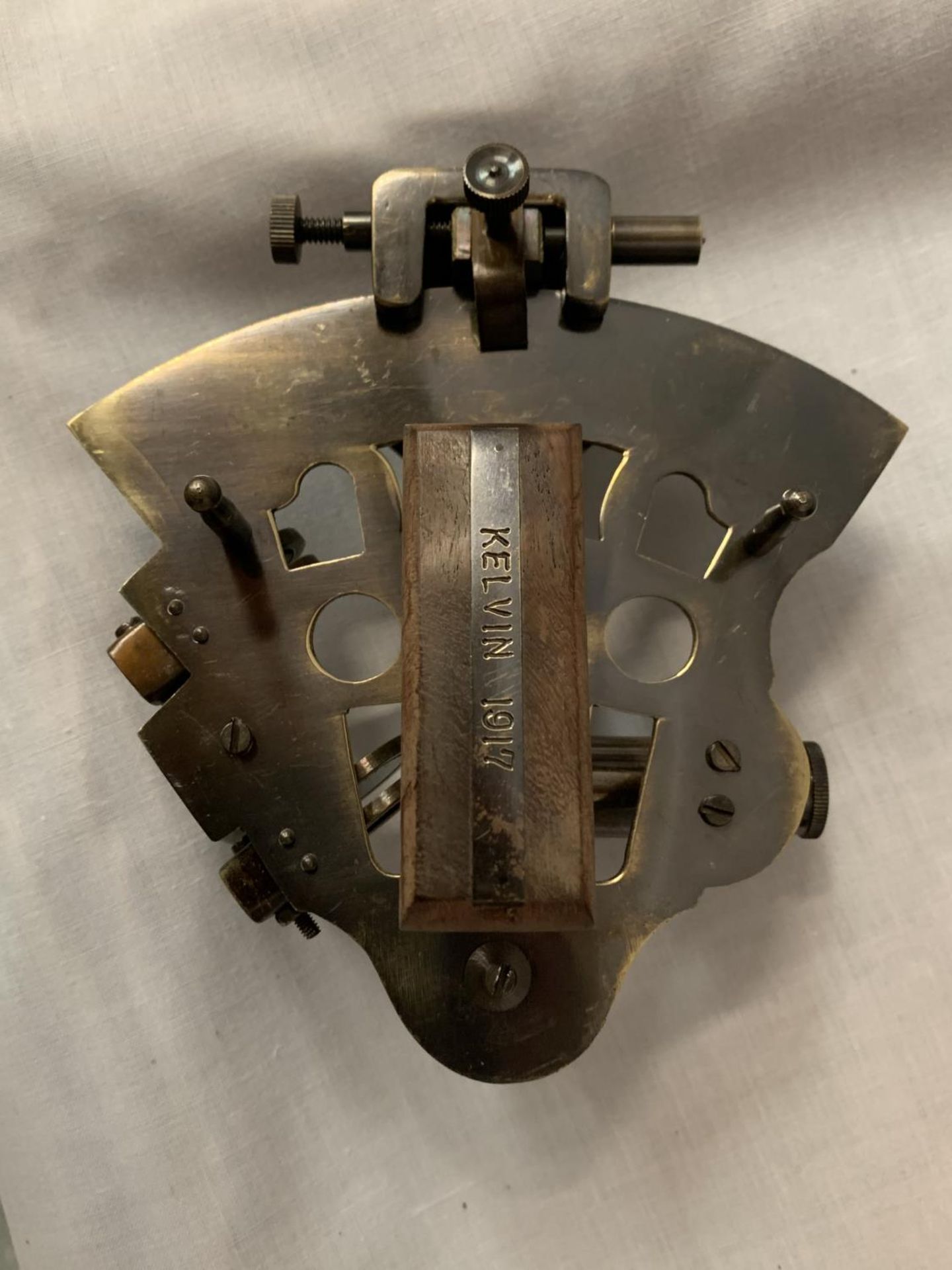 A BOXED BRASS SEXTANT - Image 3 of 4