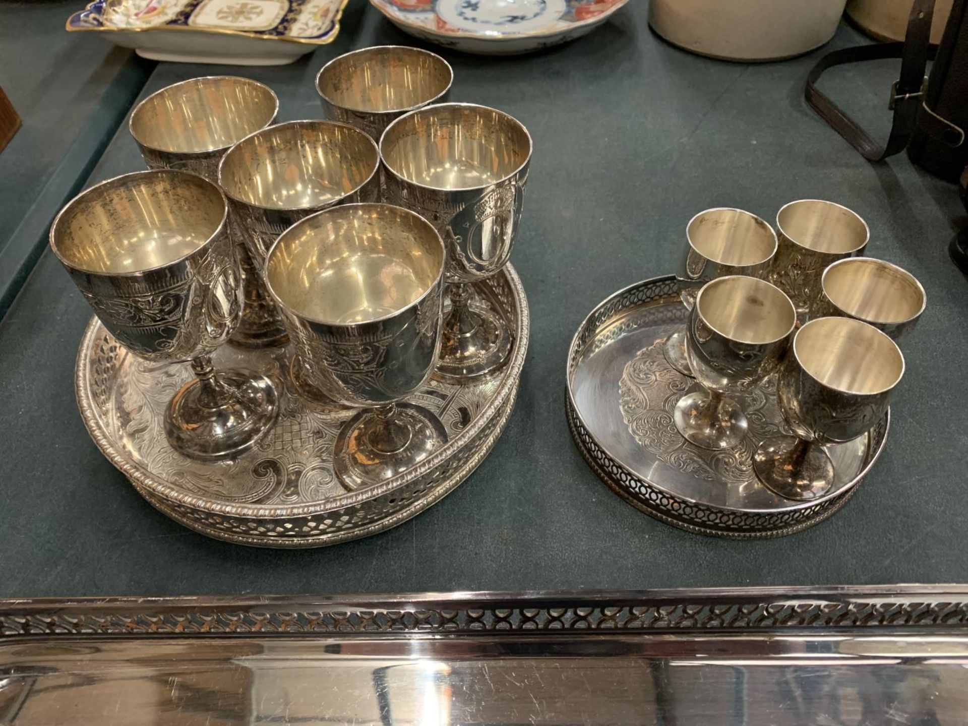 FIVE SILVER PLATE TRAYS TO INCLUDE ELEVEN GOBLETS AND A TANKARD - Image 3 of 3