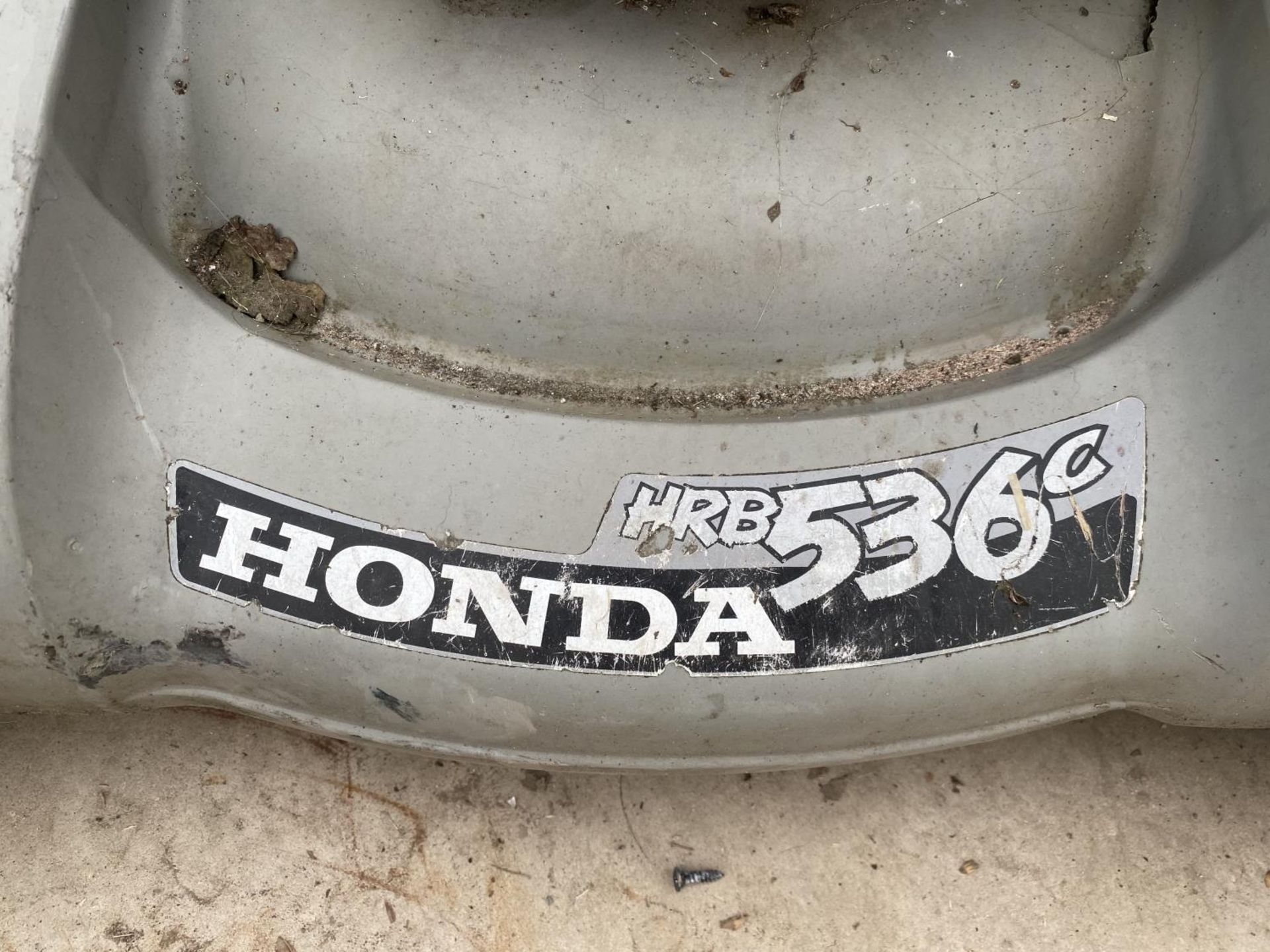 A HONDA HRB536C PETROL LAWN MOWER WITH GRASS BOX - Image 2 of 3