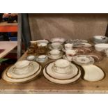 A MIXED COLLECTION OF CERAMICS TO INCLUDE THEO HAVILAND, COALPORT, MINTONS, HANDPAINTED EXAMPLES