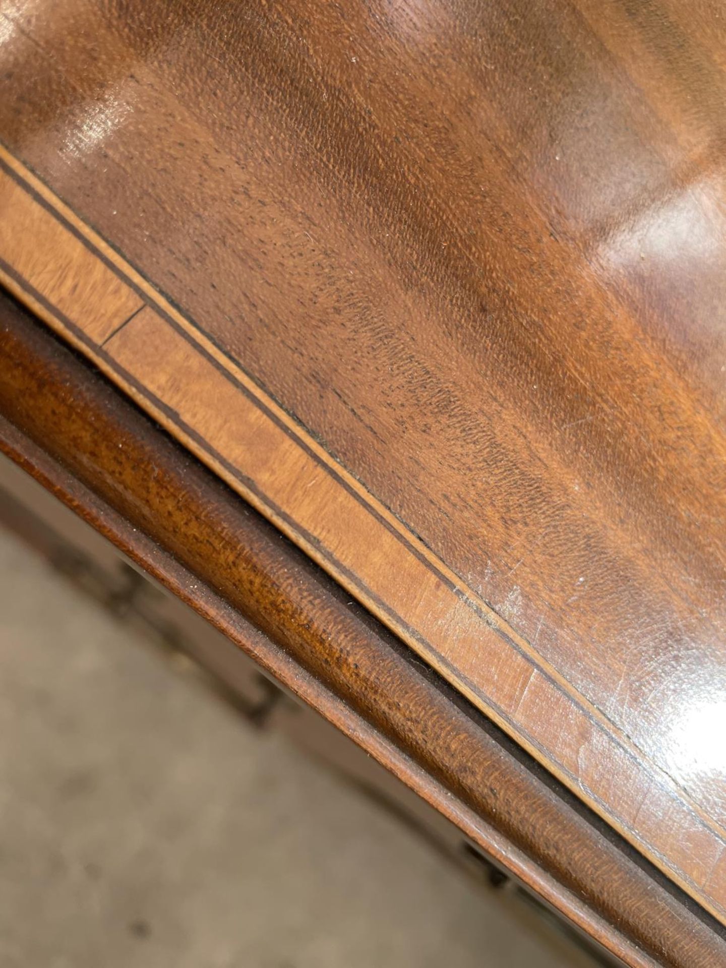 AN EDWARDIAN MAHOGANY AND INLAID CHEST OF TWO LONG DRAWERS, 40" WIDE - Image 5 of 5