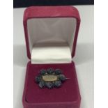 A VICTORIAN MOURNING BROOCH WITH A YELLOW METAL POSSIBLY GOLD BACK IN A PRESENTATION BOX
