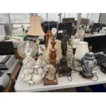 AN ASSORTMENT OF DECORATIVE TABLE LAMPS AND SHADES