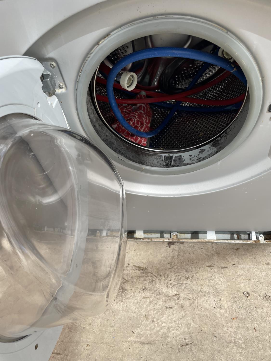 A GREY HOTPOINT WASHING MACHINE BELIEVED WORKING BUT NO WARRANTY - Image 3 of 3