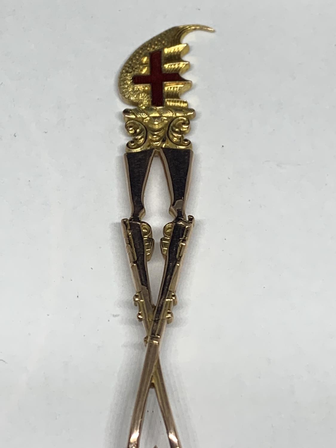 A 9 CARAT GOLD SHOOTING TROPHY IN THE FORM OF A TEASPOON GROSS WEIGHT 22.3g - Image 2 of 5