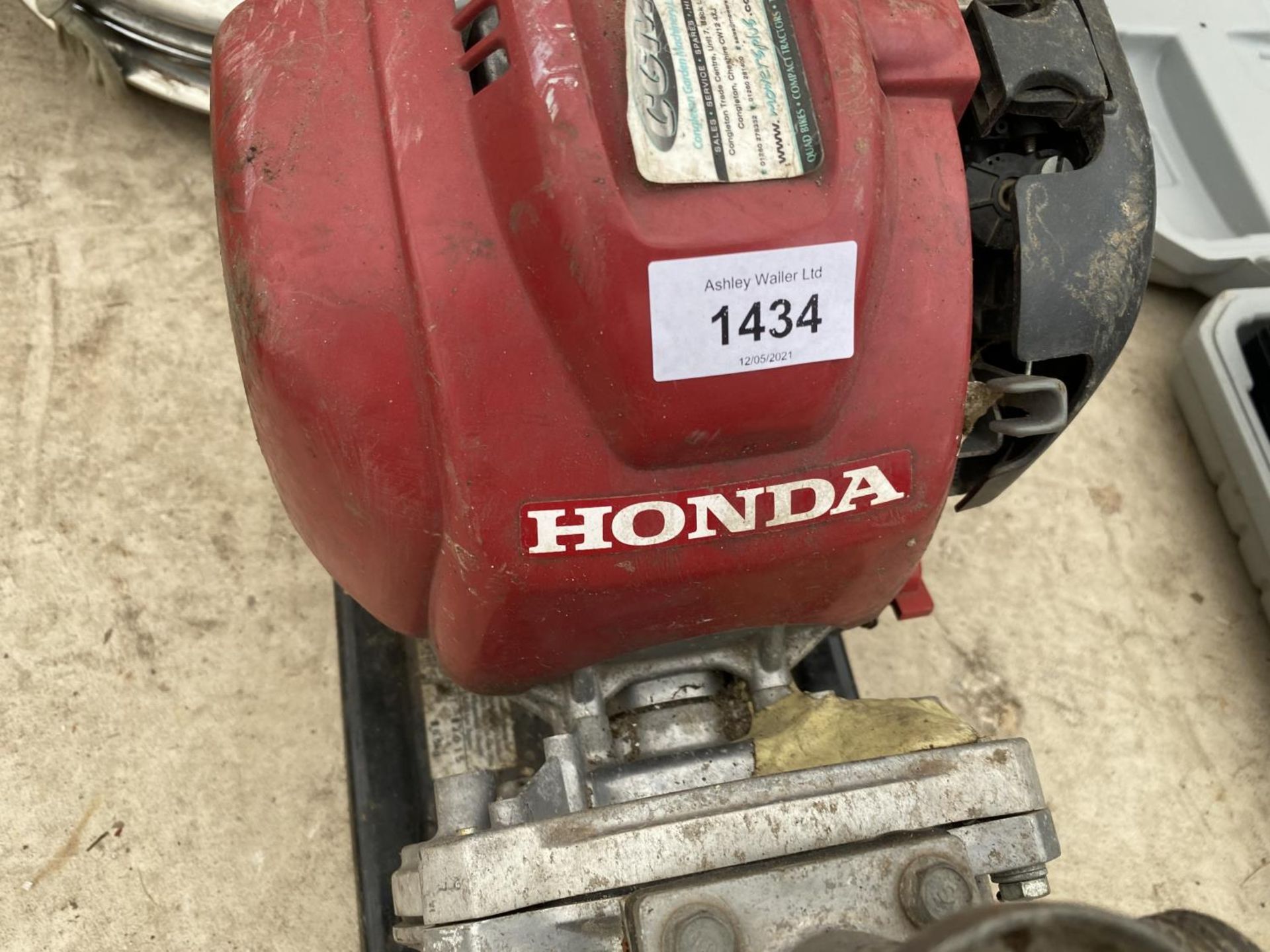 A HONDA ENGINE AND A COLLECTION OF RIMS - Image 2 of 3