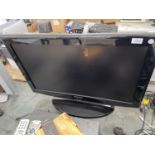 A 32" SAMSUNG TELEVISION WITH REMOTE CONTROL