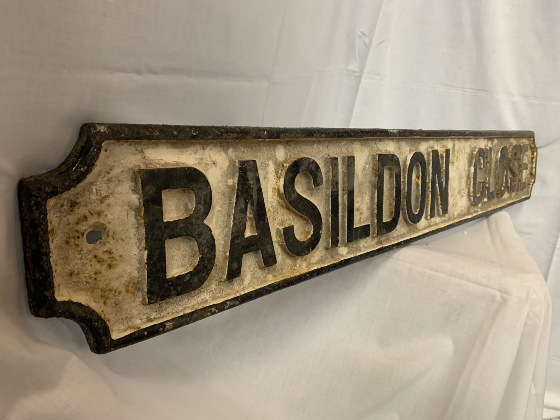 A CAST METAL STREET SIGN 'BASILDON CLOSE' 110CM X 15CM - Image 3 of 3