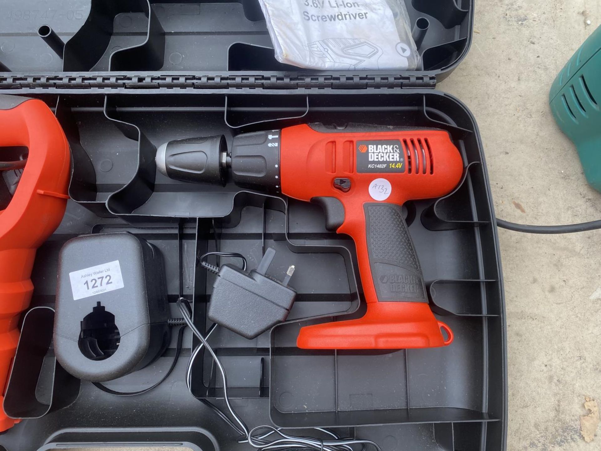 A BLACK AND DECKER SET WITH A DRILL AND A SAW - Image 3 of 3