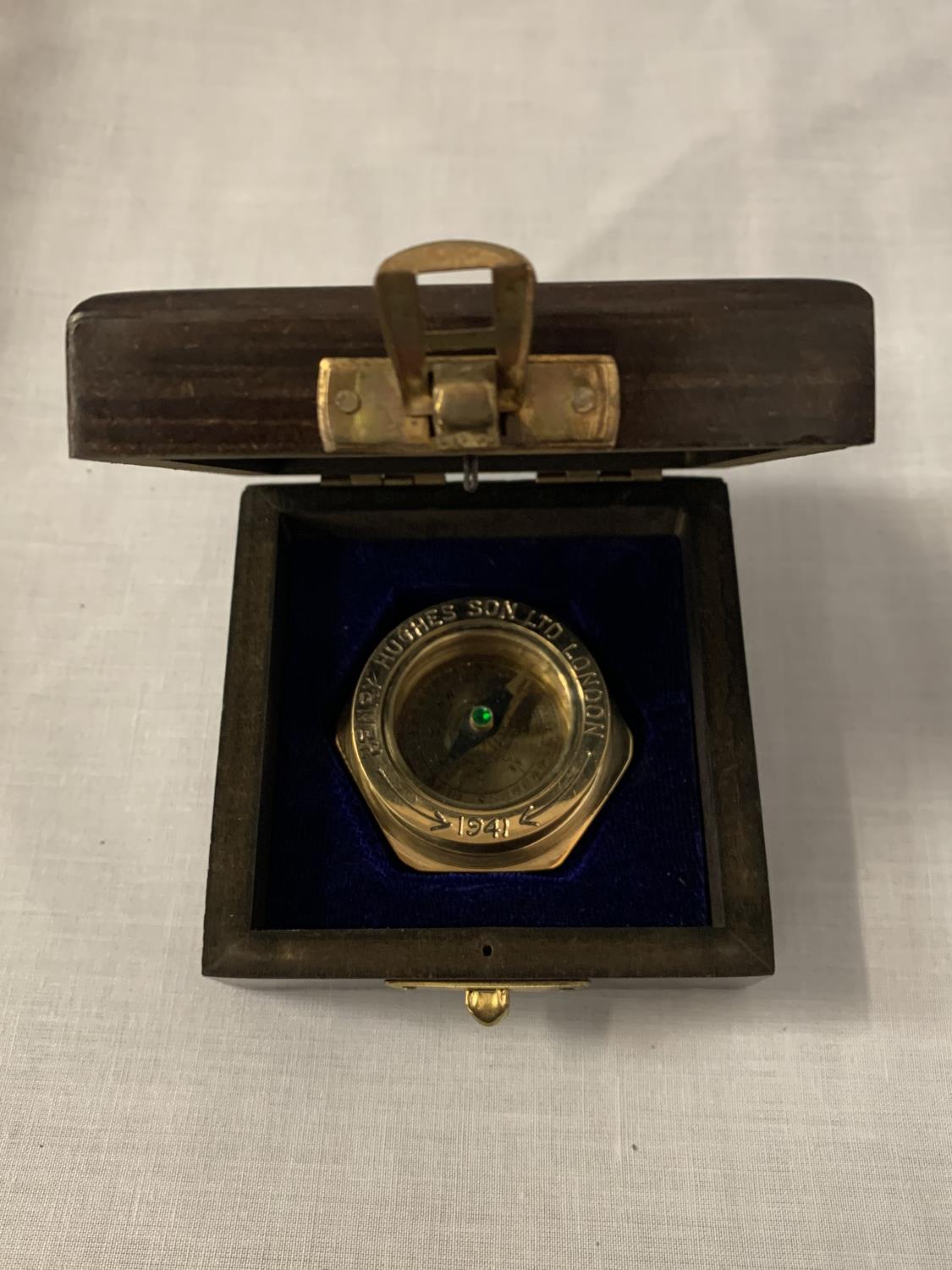 A BOXED 'HENRY HUGHES' BRASS COMPASS - Image 2 of 3