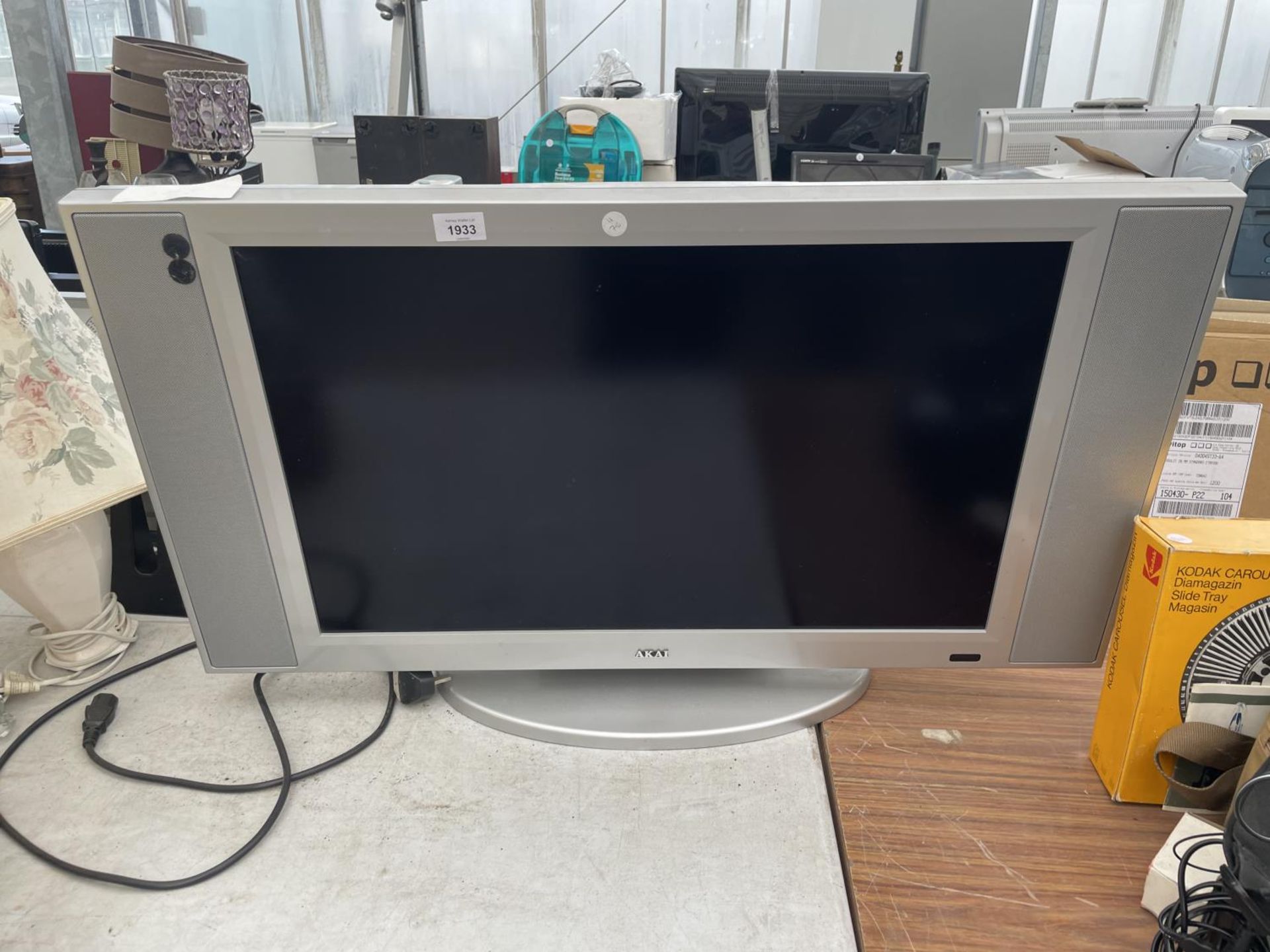 A 30" AKAI TELEVISION BELIEVED IN WORKING ORDER BUT NO WARRANTY