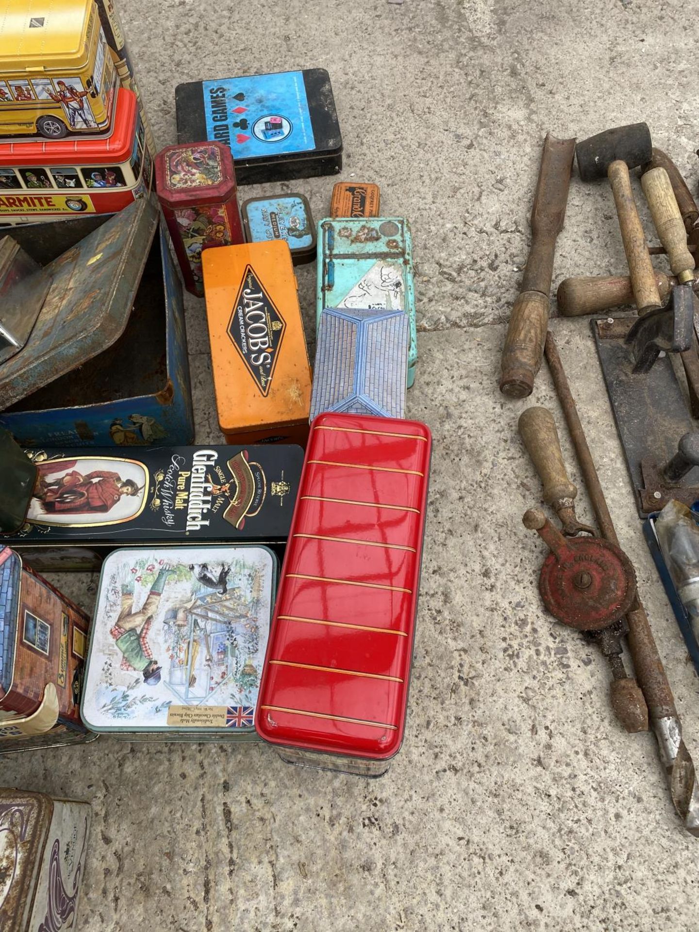 A QUANTITY OF VINTAGE AND OTHER TINS - Image 2 of 4