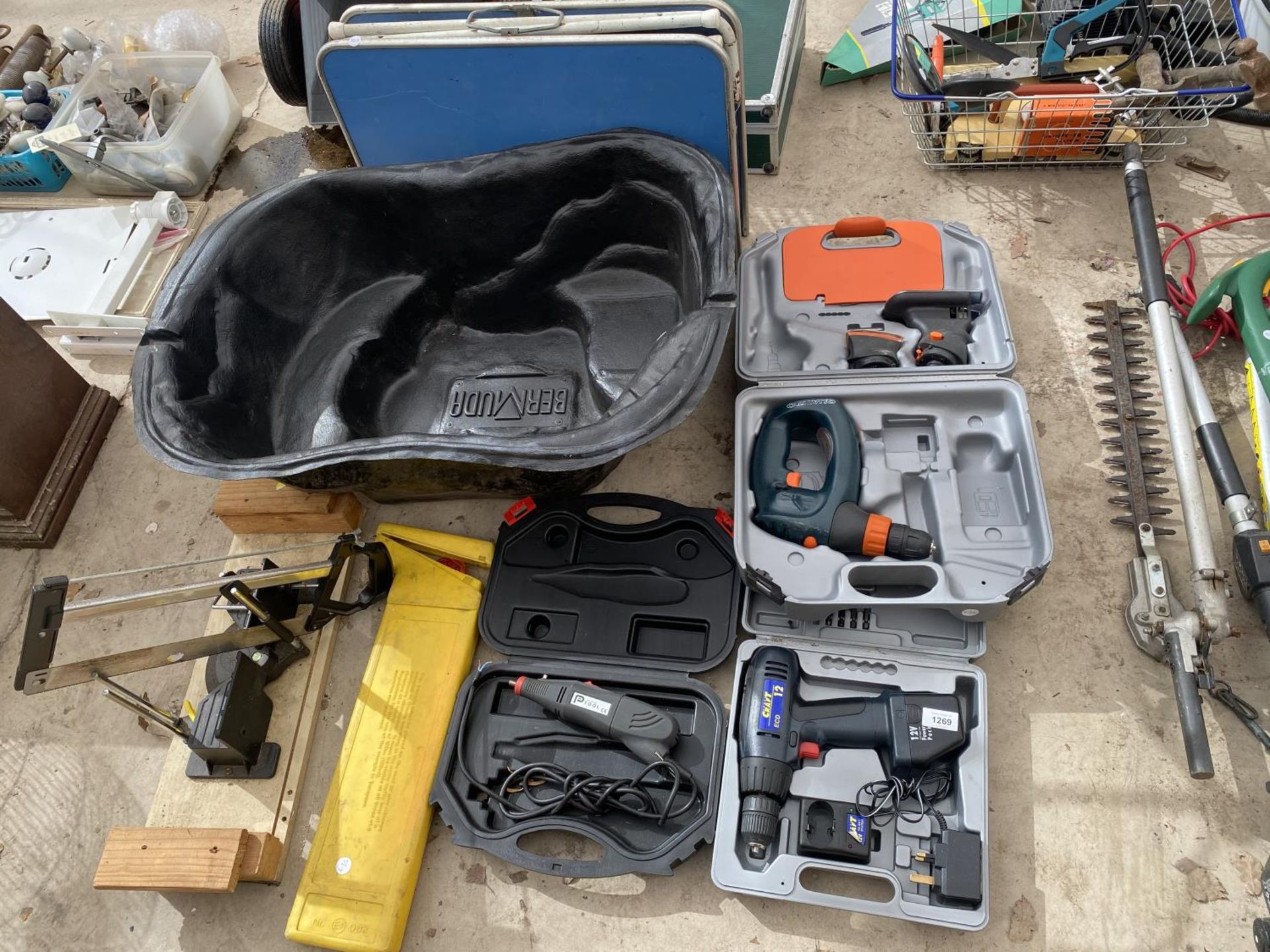 AN ASSORTMENT OF ITEMS TO INCLUDE A POWER CRAFT DRILL, A QUATRO DRILL AND A MITRE SAW ETC