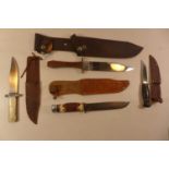 A COLLECTION OF 4 ASSORTED KNIVES TO INCLUDE BOWIE EXAMPLES, BLADE LENGTHS FROM 10CM TO 22CM