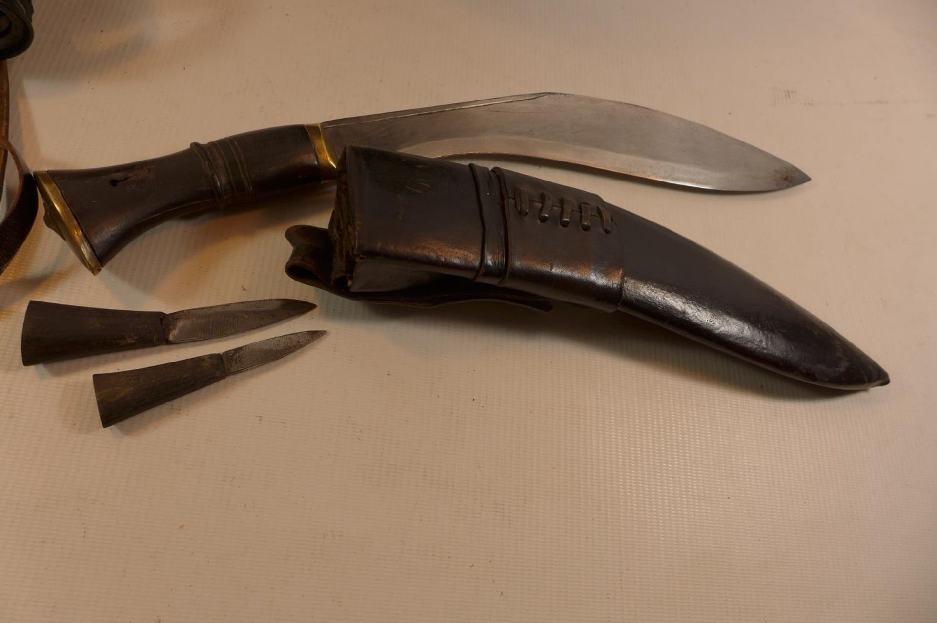 A KUKRI KNIFE, 27CM BLADE AND A PAIR OF CHINON 7X50 BINOCULARS - Image 2 of 4