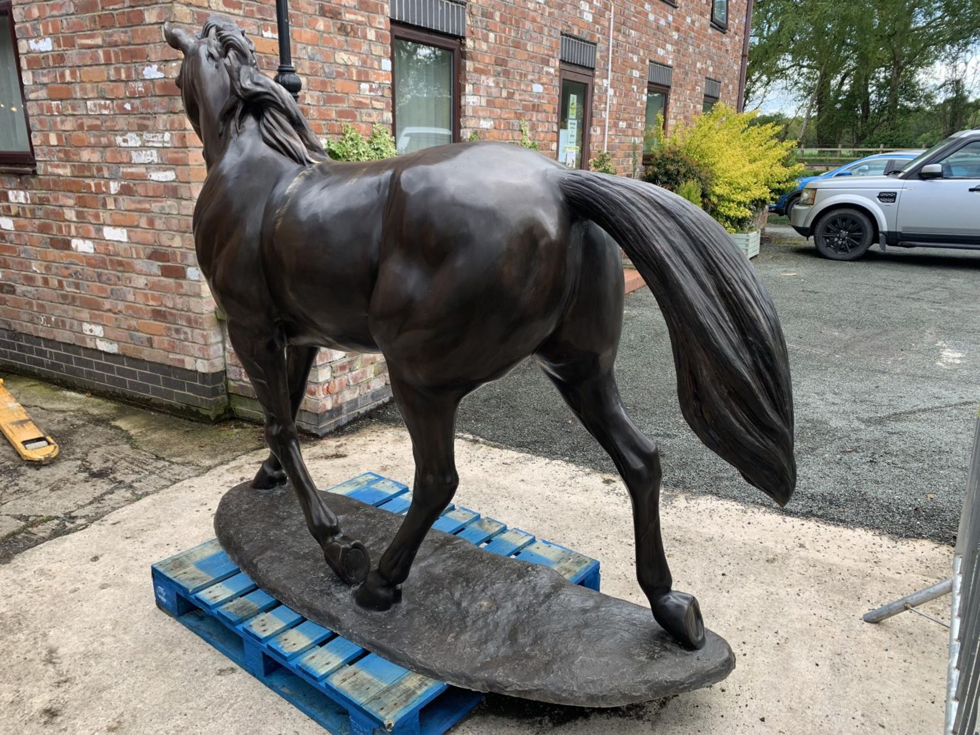 A LIFE-SIZE BRONZE HORSE FIGURE STANDING AT 13 HANDS HIGH - Image 6 of 8