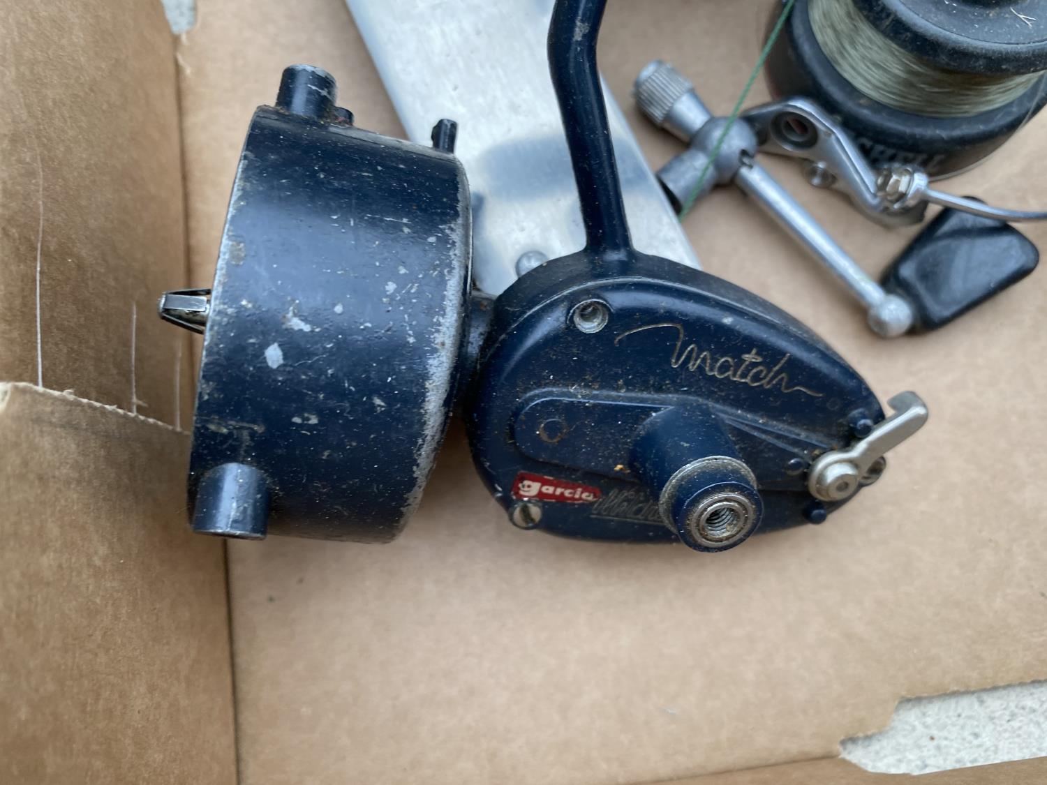 A MITCHELL 710 AUTOMATIC FLY REEL, A MITCHELL 300 REEL, 2 MITCHELL SPARE SPOOLS, A MITCHELL MATCH - Image 4 of 5