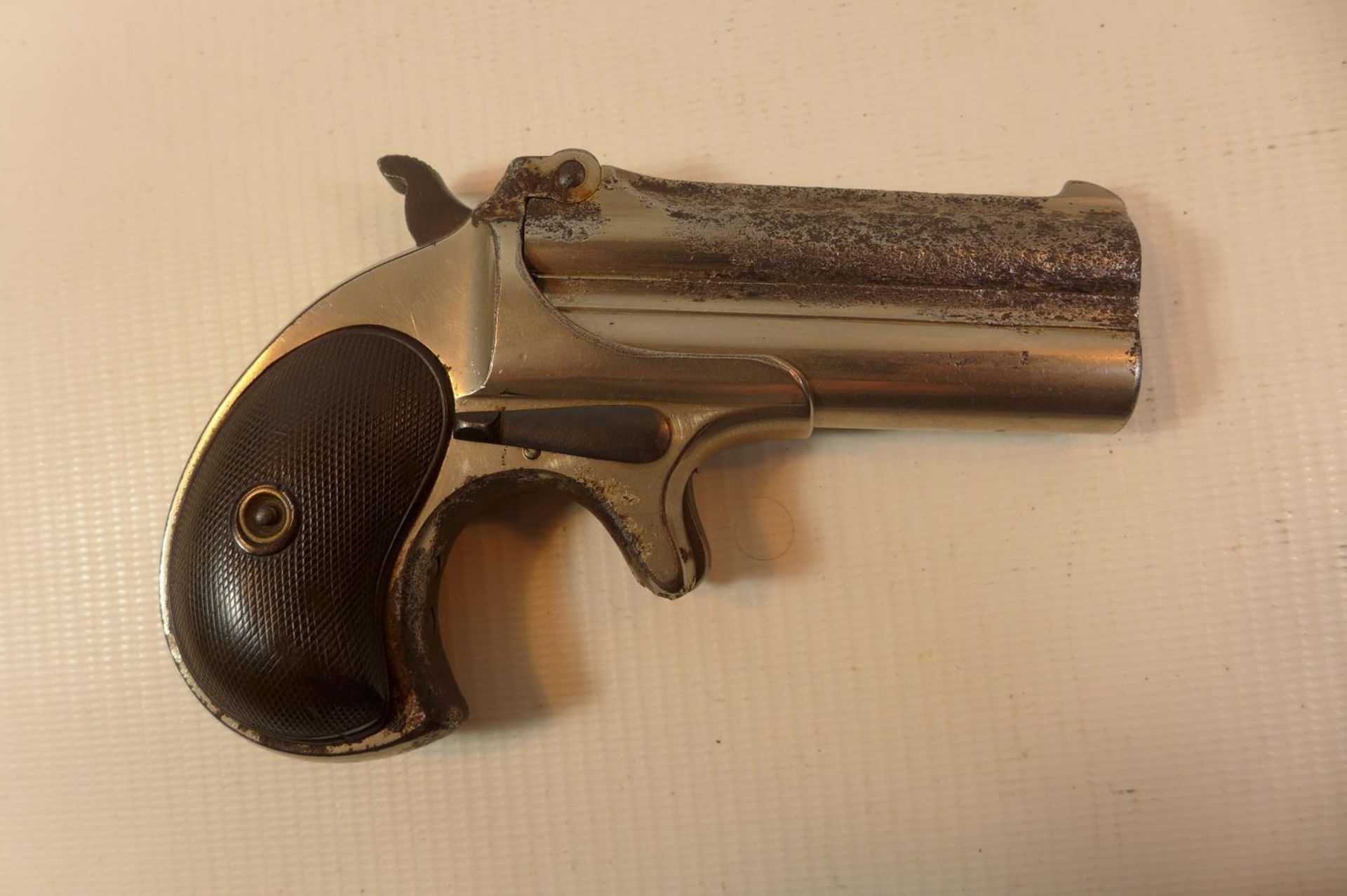 A REMINGTON 41 CALIBRE RIMFIRE OVER AND UNDER DERRINGER, WITH A 7.5CM BARREL MARKED REMINGTON ARMS - Image 3 of 9