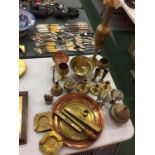 A SELECTION OF BRASSWARE TO INCLUDE A RING SIZER, CANDLE HOLDERS, CHARGERS AND TWO SPIRIT LEVELS