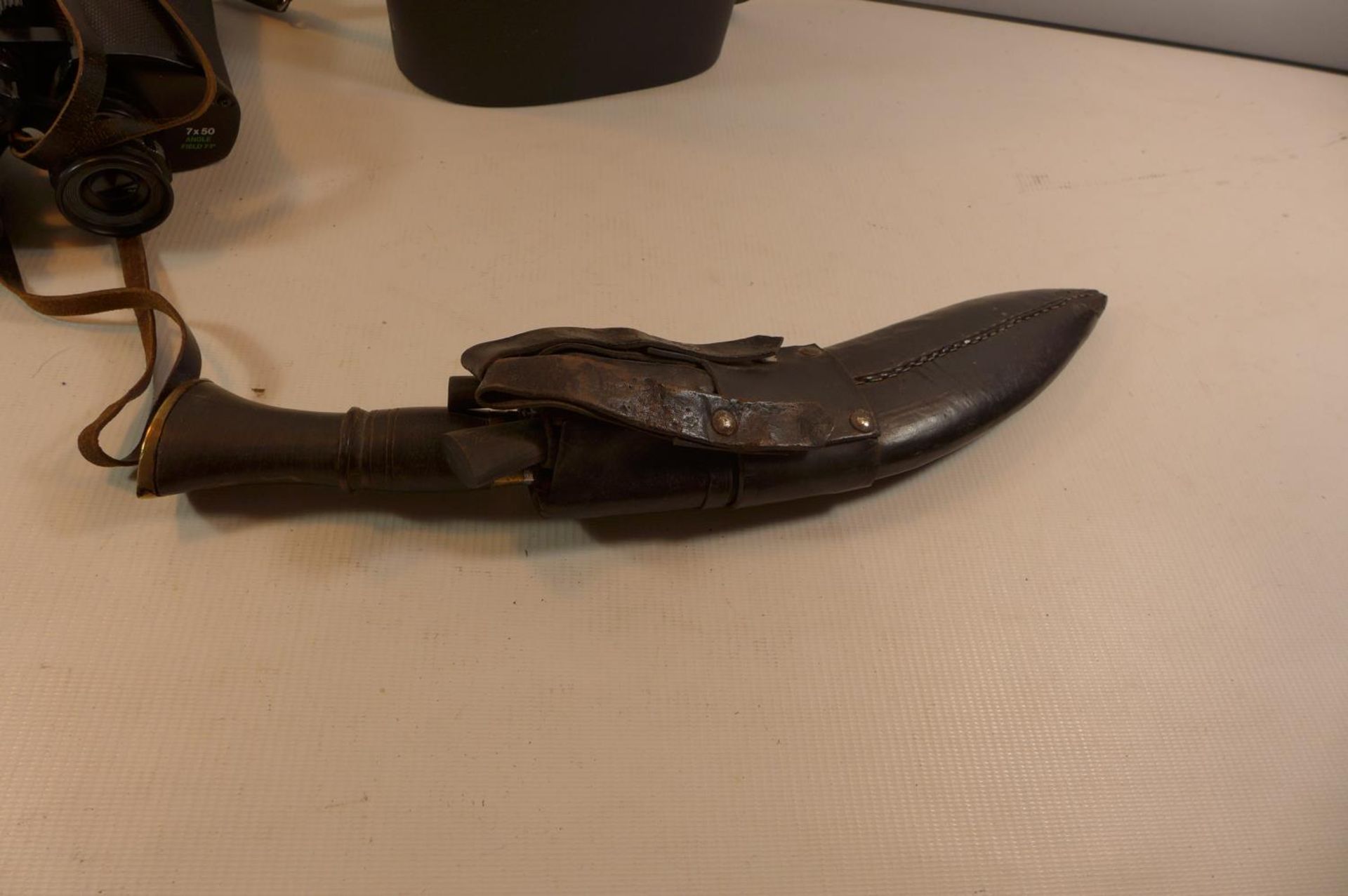 A KUKRI KNIFE, 27CM BLADE AND A PAIR OF CHINON 7X50 BINOCULARS - Image 3 of 4