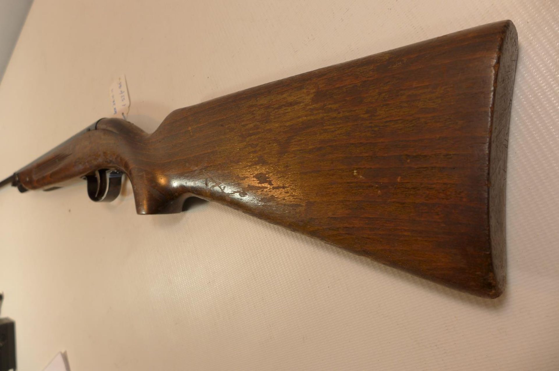 A WEBLEY RANGER 177 CALIBRE AIR RIFLE WITH 40.5CM BARREL. SERIAL NUMBER 929 - Image 3 of 6