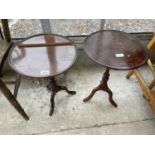 A PAIR OF REPRODUCTION MAHOGANY TRIPOD WINE TABLES