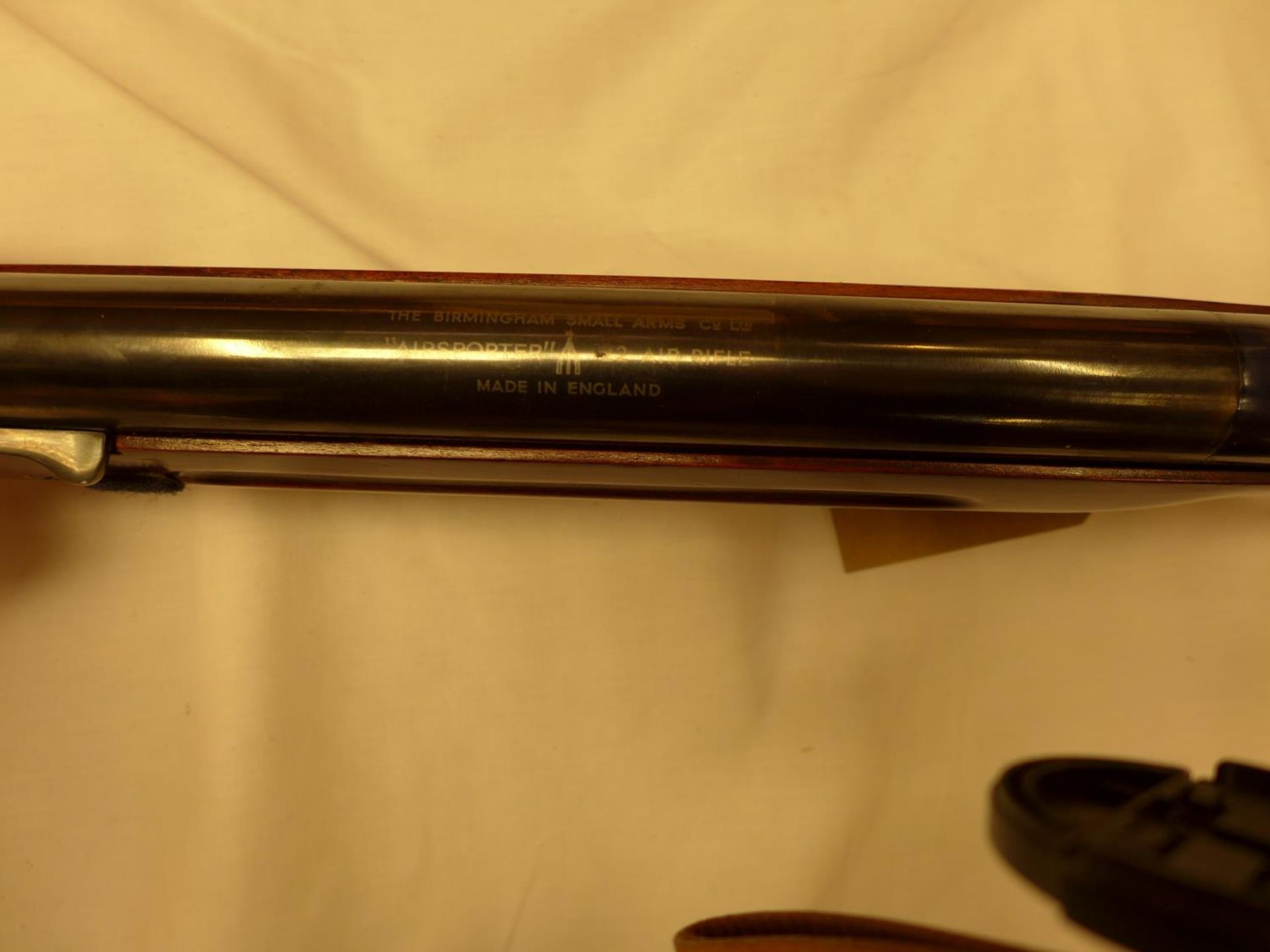 A B.S.A. 'AIRSPORTER' .22 CALBIRE UNDERLEVER AIR RIFLE, 47CM BARREL, WOODEN STOCK - Image 6 of 6