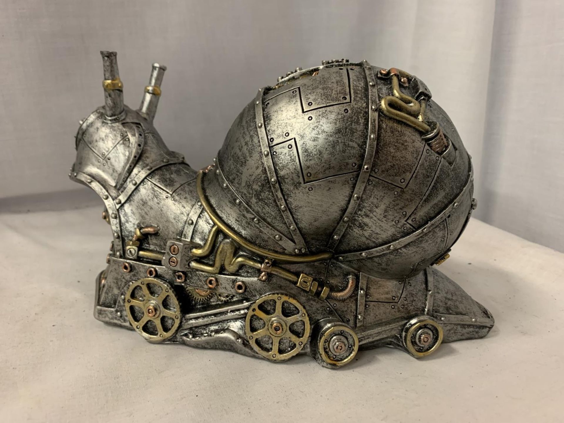 A STEAMPUNK STYLE SNAIL - Image 3 of 3