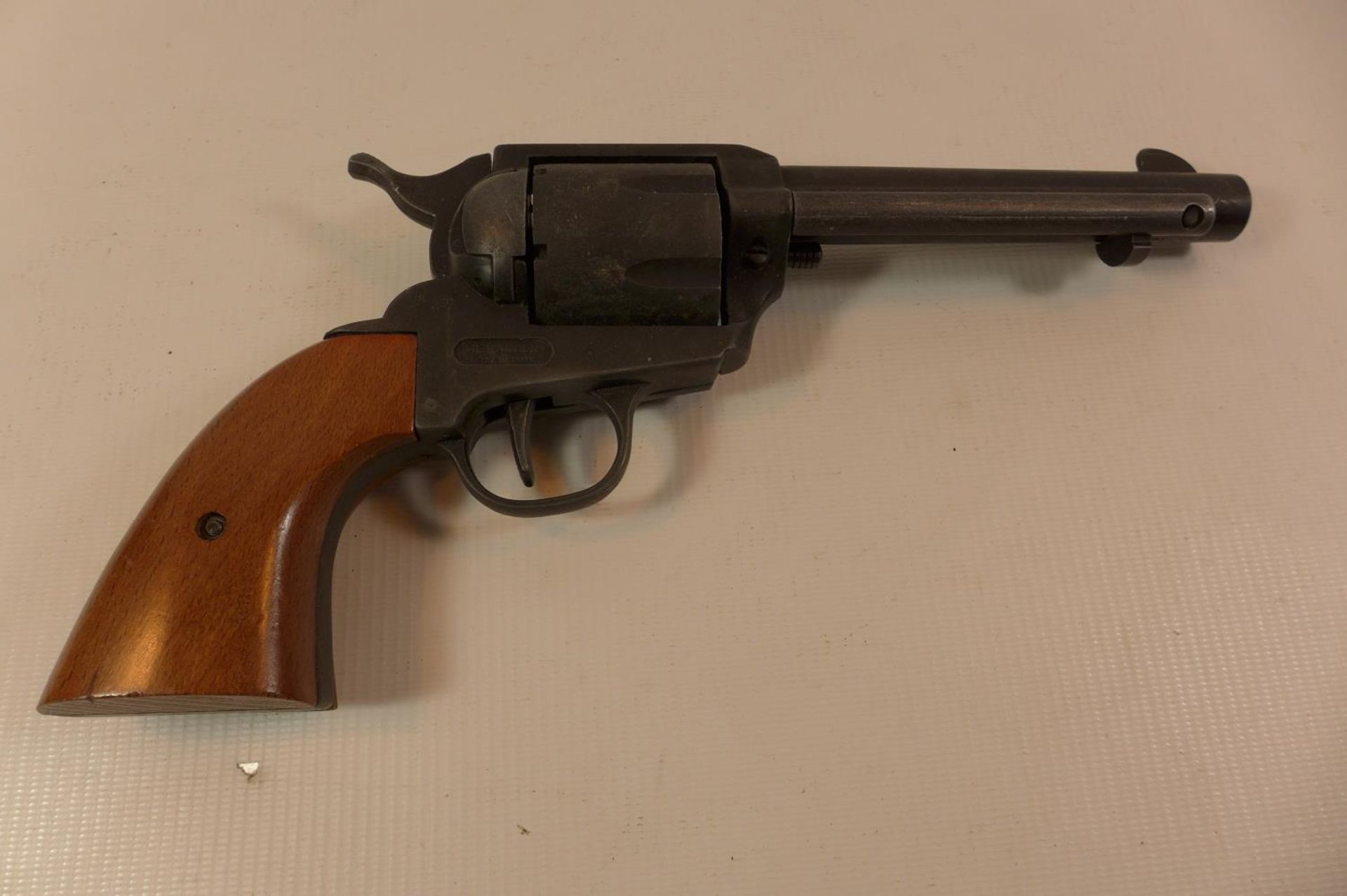 A REPLICA BLANK FIRING 380 CALIBRE REVOLVER WITH A 14CM BARREL - Image 2 of 5