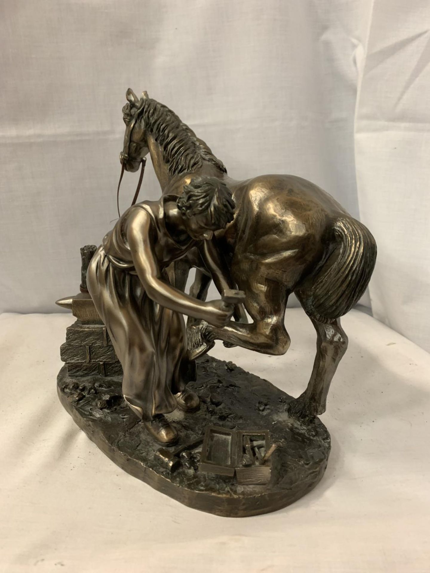 A FIGURE OF A BLACKSMITH SHOEING A HORSE H: 27.5CM - Image 3 of 3